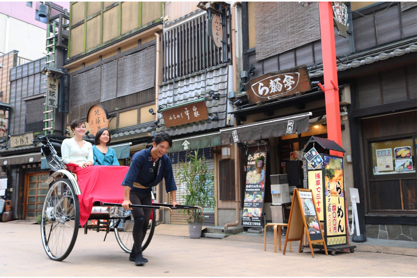 東京 浅草 人力車 12分 魅力を凝縮 浅草の街を人力車で巡る一区間コース アソビュー