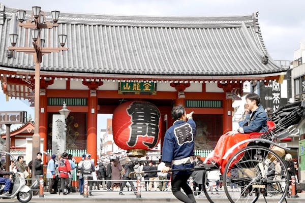 東京・浅草・人力車・30分貸切】言わずと知れた江戸の名所へ。人力車で