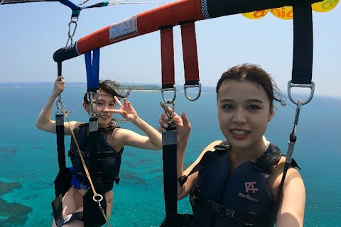 【うるま市・パラセーリング】4歳から参加OK！海中道路にこちゃんパラセーリング・絶景！最長！200ｍローププラン