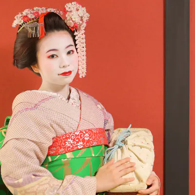 芸舞妓 しごき 正絹 赤地 裾引き 着付け必需品 光沢美 芸舞妓 しごき 正絹 赤地 裾引き 着付け必需品 光沢美