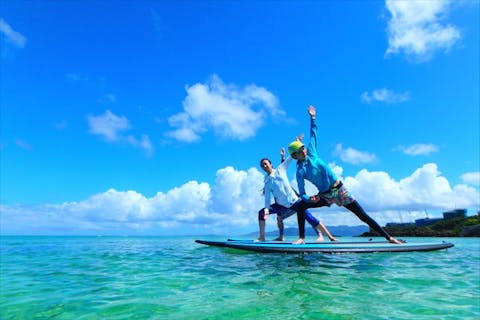 ＜1組限定貸切＞【沖縄・西海岸・2時間】波の音を聞きながらリラックスSUPヨガ（写真&動画プレゼント）