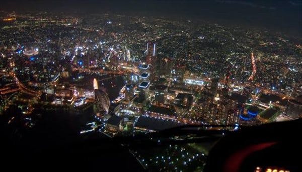 【神奈川・横浜・ヘリコプター遊覧】横浜のいちばん高い場所からプロポーズや記念は一生モノ！夜景10分フライト