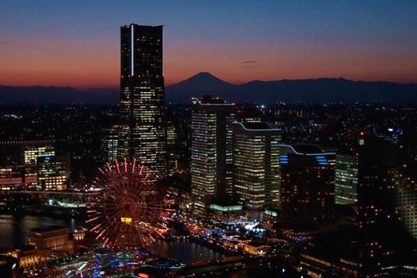 【神奈川・横浜・ヘリコプター遊覧】誕生日やイベントに港街を空から周遊！特別な5分ナイトフライト