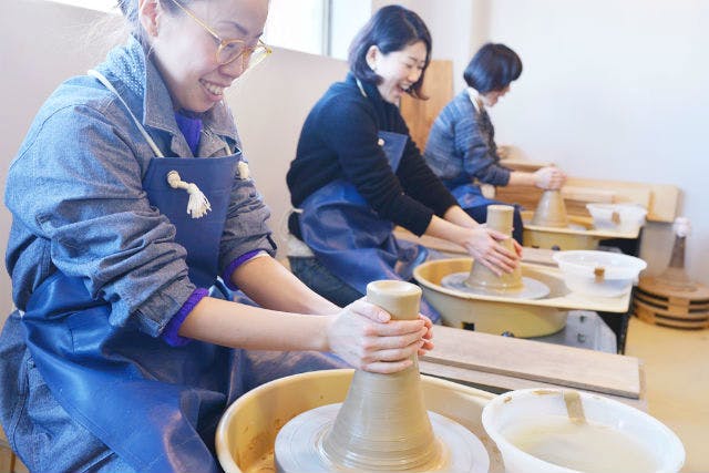 【神奈川・平塚・陶芸】たくさん作れて大満足！2.5kgの土で電動ろくろ体験