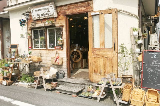 根津駅近く、手作りの雰囲気あふれるお店でお待ちしています。