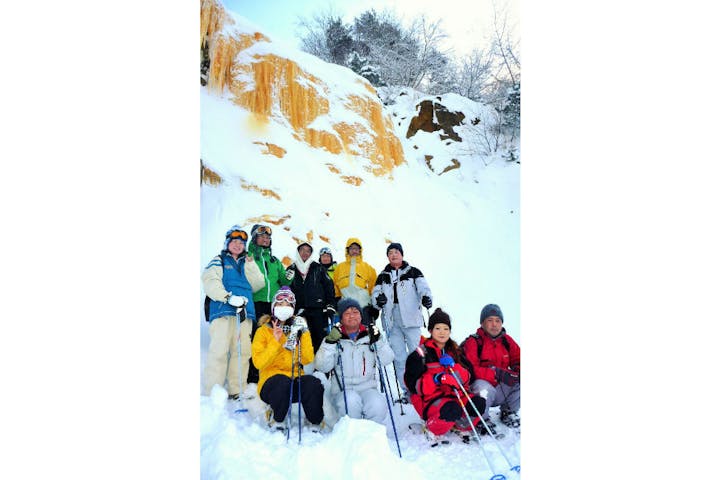 福島 裏磐梯 スノーシュー 雪山に突如現れる幻の滝 イエローフォールへ行こう アソビュー