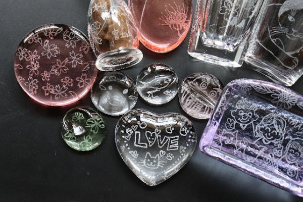 浅草駅から徒歩6分！】ガラスの彫刻体験でオリジナルアイテムを作ろう