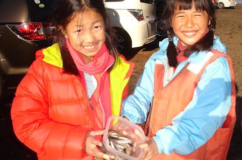 【山梨・山中湖・ワカサギ釣り】暖房付きドーム船で、冬も快適！8人1組ワカサギ釣りプラン