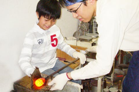 【東京・中野・吹きガラス体験】初めての方でも参加できる吹きガラス体験（約30～40分）