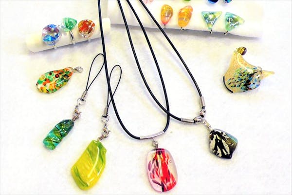 栃木・日光・ガラスを使ったアクセサリー作り（ストラップ、ペンダント