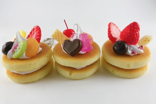 【ホットケーキチャーム】東京・池袋・スイーツサンプル作り（アソビュー限定！ストラップ特典付き）