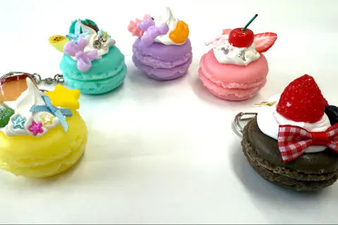 【ホットケーキチャーム・マカロンチャーム】東京・池袋・スイーツサンプル作り（アソビュー限定！ストラップ特典付き）