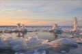 オホーツク海を南下してきた流氷は、ここ知床の地に接岸し、そこは見渡す限りの大氷原になります。