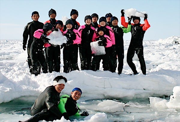 【 流氷遊ウォーク 】流氷の海を楽しもう！経験豊富なガイドが案内します