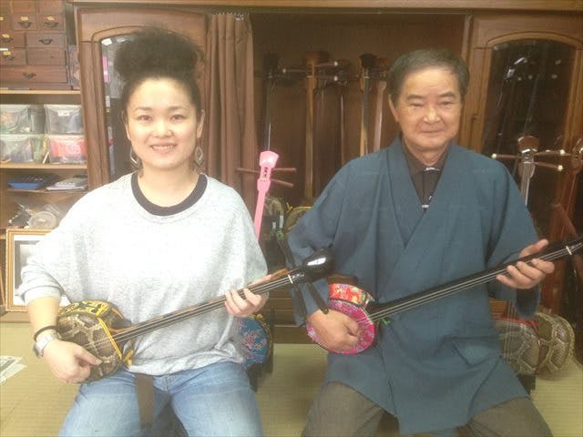 沖縄県宜野座・三線製作体験 】三線の名手と作るオリジナルウッド三線