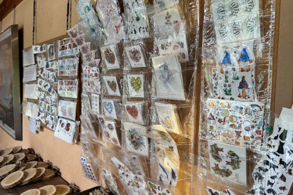 誰でも本格的な模様の陶器を作れる！ポーセリンアート体験｜アソビュー！