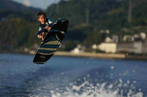 【広島市・ウェイクボード】ウェイクボードの楽しさがわかる初心者体験