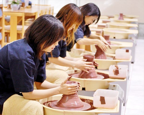 陶芸体験 八幡野窯で、伊豆旅行の思い出に陶芸体験はいかがですか。