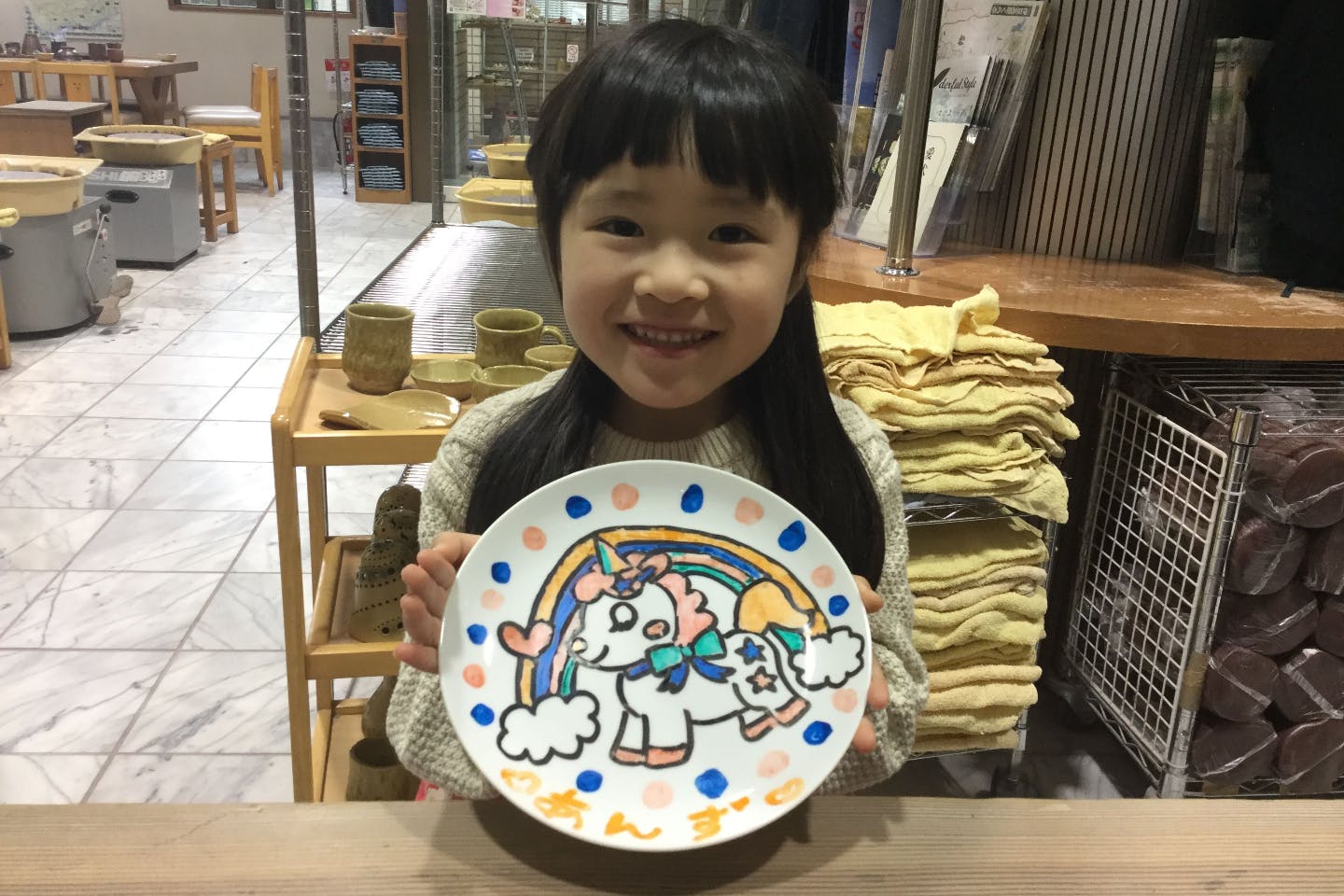 【静岡・伊豆高原・陶芸体験】小さなお子さまも楽しく体験！お皿絵付け