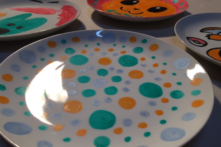 静岡 伊豆高原 陶芸体験 小さなお子さまも楽しく体験 お皿絵付け アソビュー 静岡 伊豆高原 陶芸体験 小さなお子さまも楽しく体験 お皿絵付け アソビュー