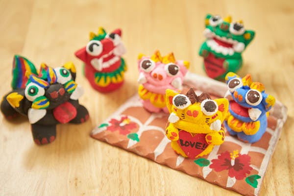 沖縄・漆喰シーサー絵付け】国際通りすぐの場所で楽しく体験