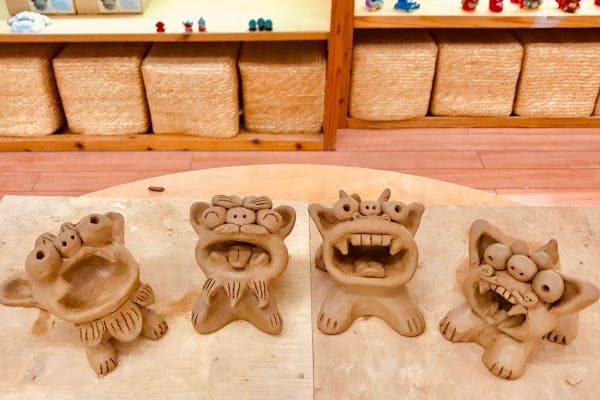 沖縄・シーサー作り】沖縄琉球土で作る！伝統的な陶器シーサー