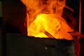 この炉も斉藤の手作りです。1,300～1,400℃の高温でガラスを溶かします。