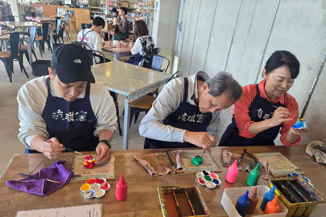 【沖縄・北部・シーサー作り】自分だけのシーサーを鮮やかに彩ろう！陶器シーサー絵付け体験