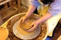 伊香保温泉の湯の花が入った粘土を使って、伊香保焼を作りましょう。
