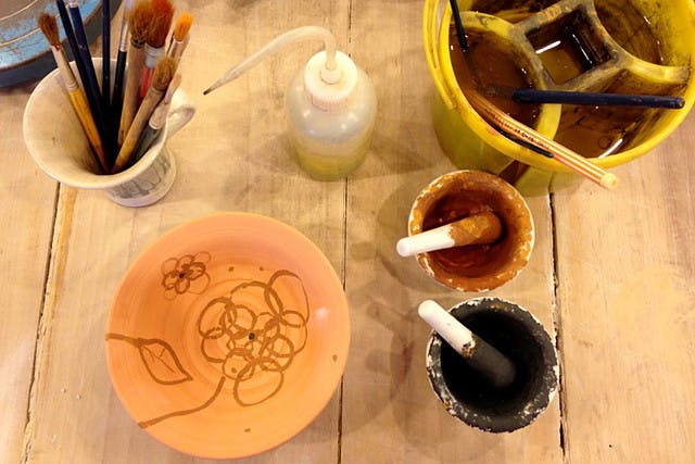 【群馬・伊香保・陶芸体験・絵付け】オリジナル陶器を完成させよう！気軽に楽しむ絵付け体験