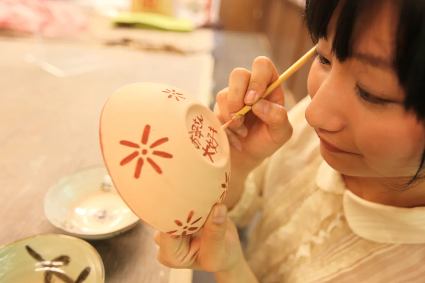 梅田・絵付け】好きなうつわを選んで絵付け体験☆陶芸ワークショップ
