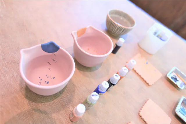 梅田・絵付け】好きなうつわを選んで絵付け体験☆陶芸ワークショップ