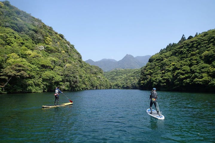 屋久島 Sup 屋久島の早朝に Supで朝日をバックに波に乗れ アソビュー