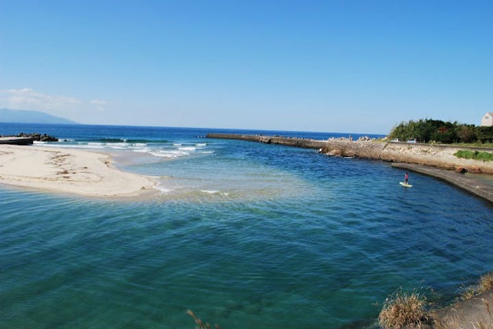 屋久島 Sup 屋久島の早朝に Supで朝日をバックに波に乗れ アソビュー