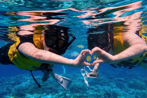 沖縄・水納島【ボートシュノーケリング＆水納島プチ上陸◆冬季限定】半日ツアー◆少人数制◆写真無料ダウンロード付き◆器材＆ウエットスーツ代込み◆冬は特に透明度抜群！！