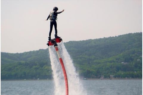 水圧で空を飛ぶ フライボード 体験予約 アソビュー