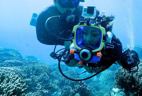 沖縄・宮古島・スローダイビング（顔が濡れないマスクを着用）