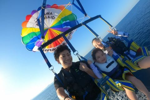 《パラセーリング・沖縄北部・本部港発》大型パラセーリング船使用★自撮りが簡単！Gopro無料レンタル★写真無料ダウンロード付き★ロープの長さ200ｍ★ドリンク・飴玉サービス！！