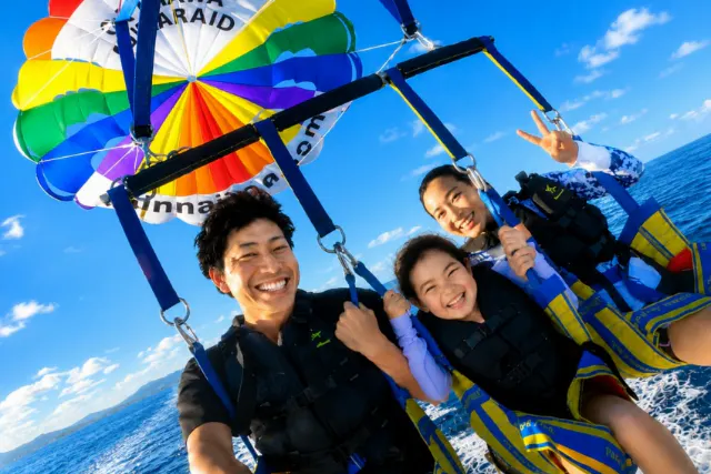 《パラセーリング・沖縄北部・本部港発》大型パラセーリング船使用★自撮りが簡単！Gopro無料レンタル★写真無料ダウンロード付き★ロープの長さ200ｍ★ドリンク・飴玉サービス！！