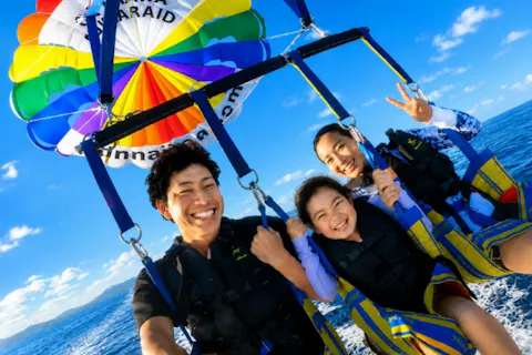 《パラセーリング・沖縄北部・本部港発》大型パラセーリング船使用★自撮りが簡単！Gopro無料レンタル★写真無料ダウンロード付き★ロープの長さ200ｍ★ドリンク・飴玉サービス！！