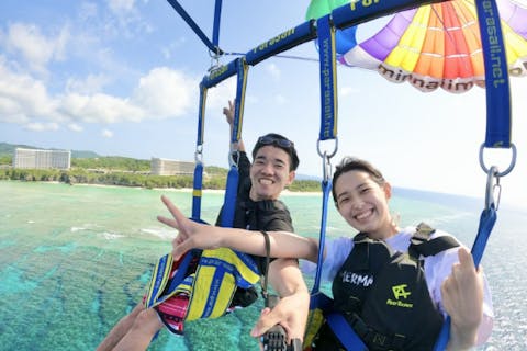 《パラセーリング+美ら海水族館チケット付き・沖縄北部・本部港発》お得なセットプラン★大型パラセーリング船使用★Gopro無料レンタル★ロープの長さ200ｍ★ドリンク・飴玉サービス！！