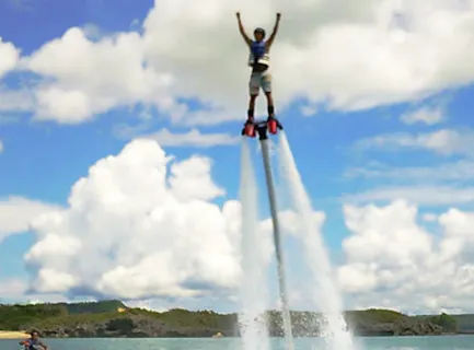 沖縄の水圧で空を飛ぶ体験 料金比較 体験予約 アソビュー