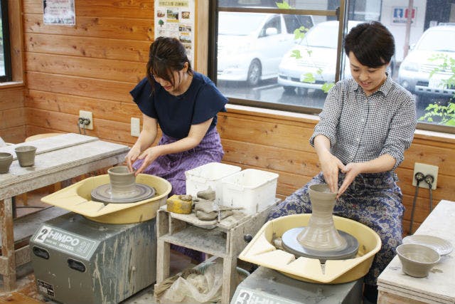 【栃木・益子町・電動ろくろ】家族で楽しむ陶芸・電動ろくろ！8歳から始められる益子焼作り