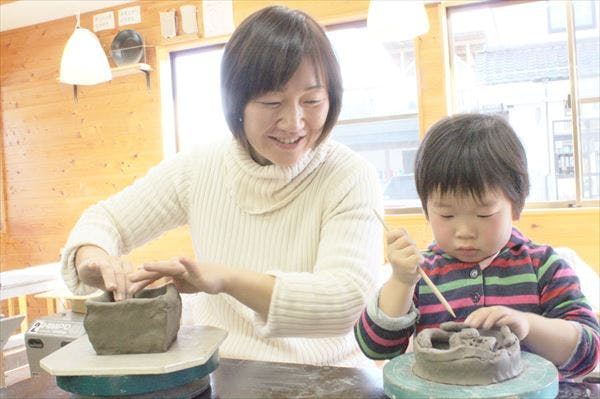 【栃木・益子町・手びねり】土にじっくり向かい合おう！益子焼の温もりを感じる陶芸教室