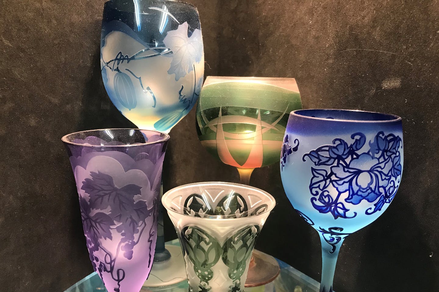 東京 浅草橋 サンブラスト 浅草橋より徒歩1分 魔法のガラスアート体験でおしゃれに乾杯 ワインorシャンパングラス づくり ゴールド グリーン限定 アソビュー