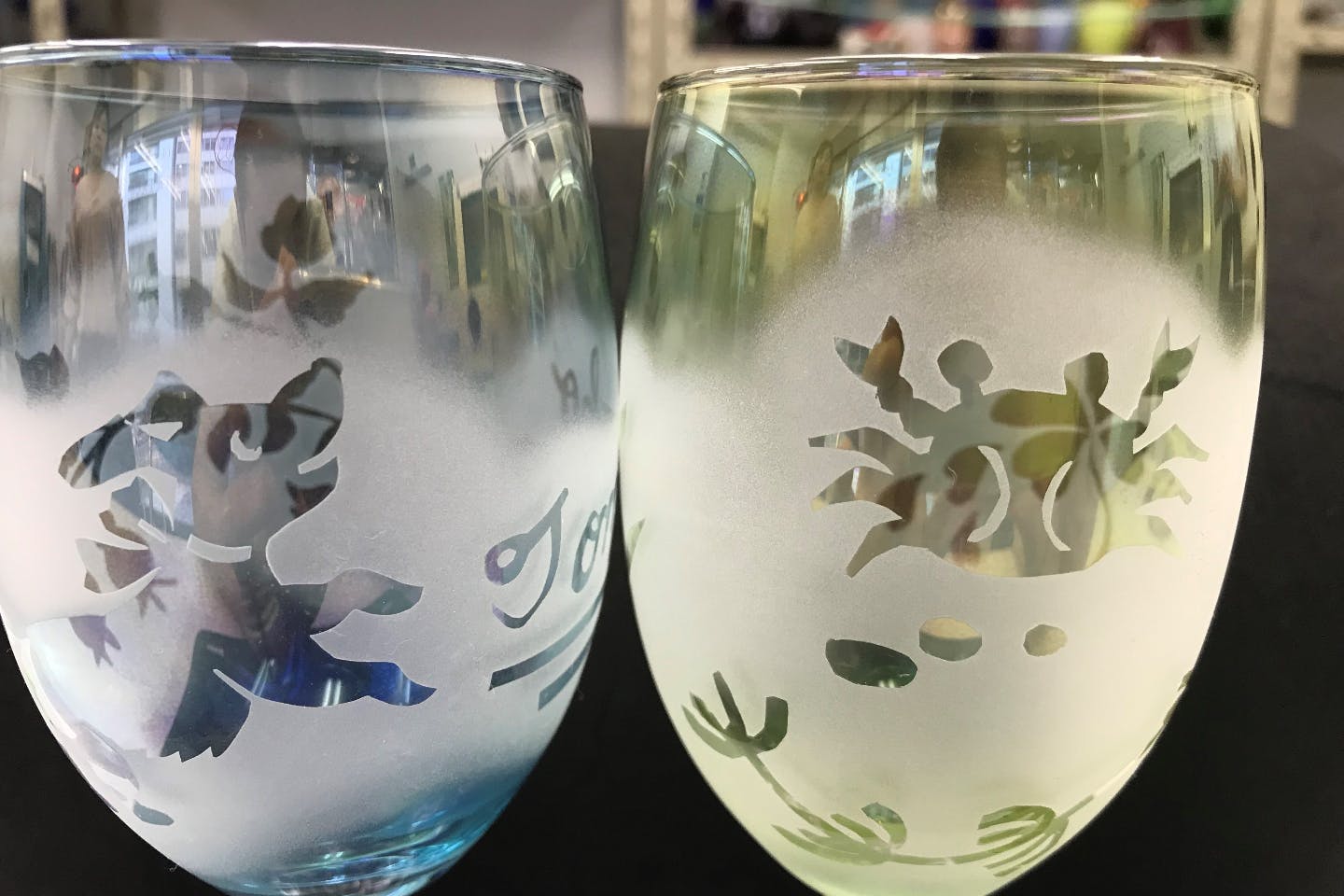 東京 浅草橋 サンブラスト 浅草橋より徒歩1分 魔法のガラスアート体験でおしゃれに乾杯 ワインorシャンパングラス づくり ゴールド グリーン限定 アソビュー