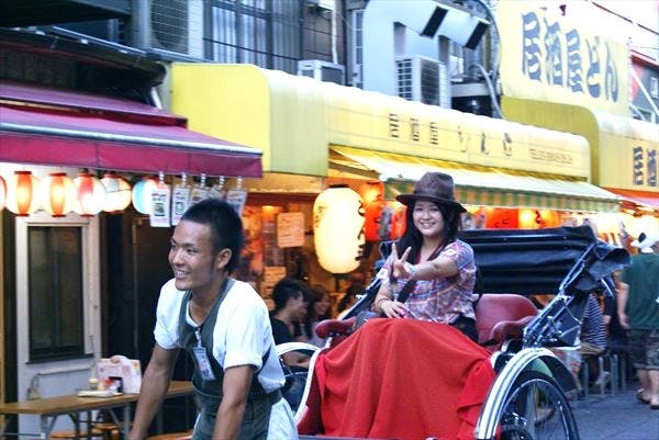 東京力車の人力車観光で、浅草の魅力を見つけに行きませんか。