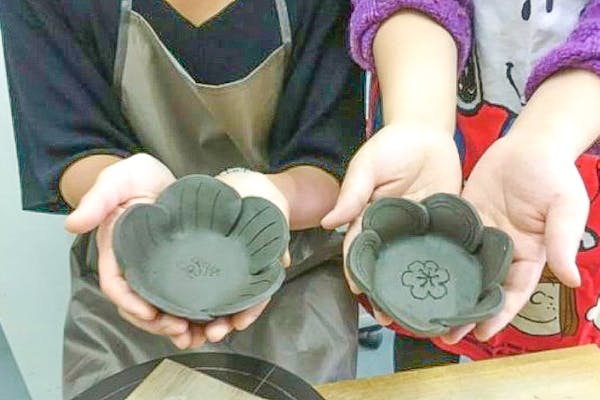 浅草駅・蔵前駅から徒歩10分！花びら型の小鉢が作れる1回陶芸