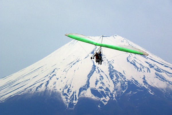 【ハンググライダー・タンデム（2人で参加）】富士山を見ながら、絶景フライトへ！（所要時間約180分）｜アソビュー！