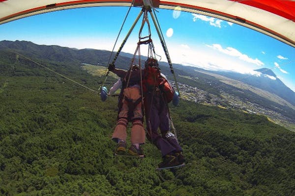 【ハンググライダー・タンデム（6人で参加）】風と戯れながら飛ぶ。絶景フライト体験（所要時間約540分）｜アソビュー！